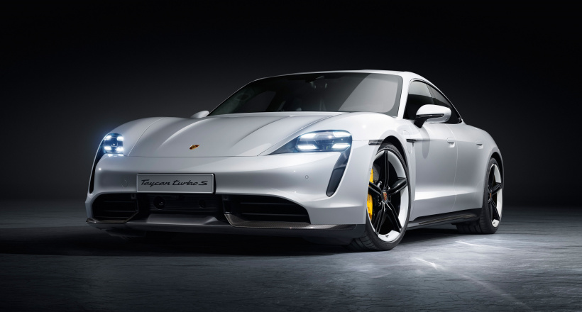 Porsche Taycan khiến Tesla Model S "hít khói toàn tập" trên đường đua Nürburgring