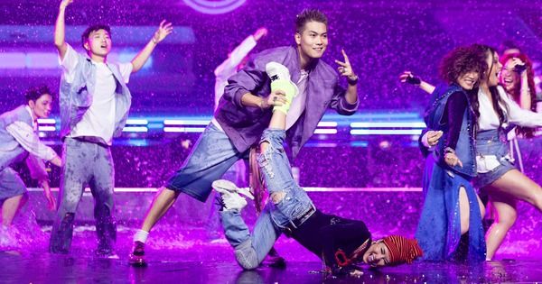 Diva Hồng Nhung đọc rap, nhảy ke đầu trên sân khấu "Chị đẹp đạp gió rẽ sóng"