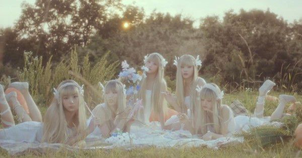 Nhóm nữ 1 năm tuổi lập kỷ lục gây choáng: Đạt 1 tỷ stream Spotify, doanh thu triệu bản toàn bộ album đã phát hành!