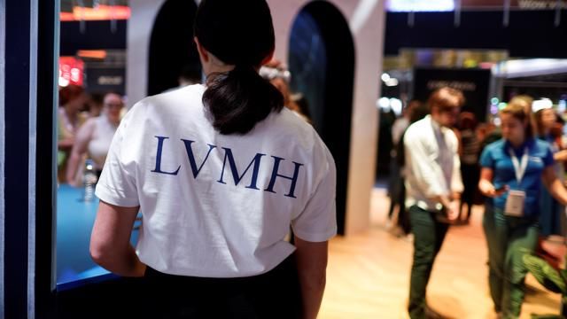 Tỷ phú Bernard Arnault cải tổ LVMH mạnh mẽ để chuẩn bị cho năm 2024