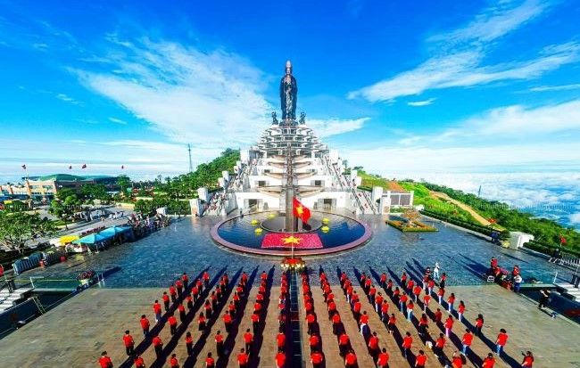 Lượng khách tới các khu điểm du lịch trên cả nước tăng cao dịp 2/9