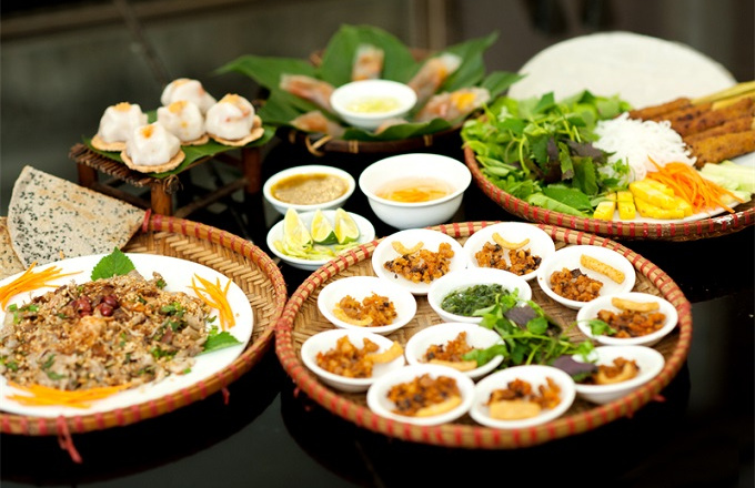 Khám phá ẩm thực bằng xích lô cùng tour Huế trong ngày