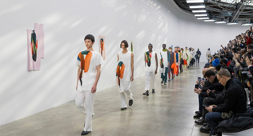 HOMME PLISSÉ ISSEY MIYAKE Thu Đông 2024: Đắm mình vào miền hoang dã của sáng tạo