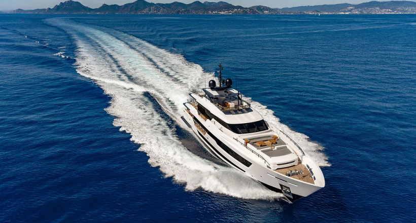 Có gì trên siêu du thuyền Custome Line 140 - flagship mới nhất của Ferretti?