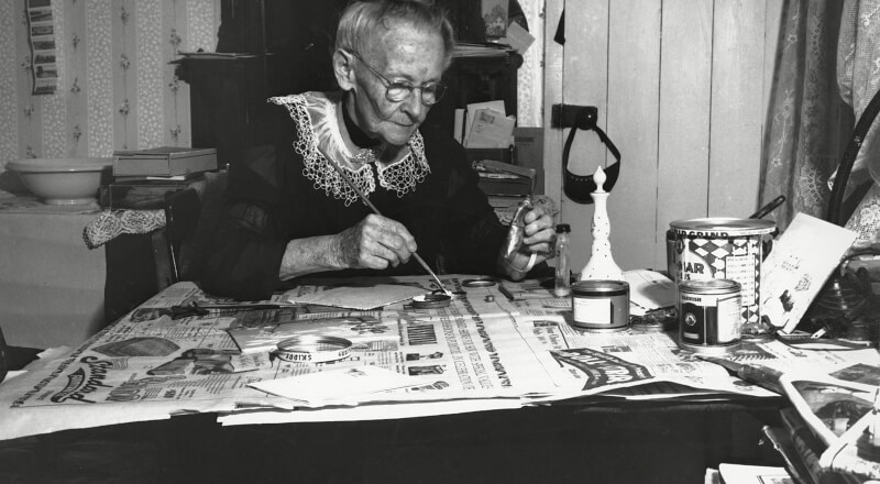Grandma Moses trở thành hoạ sĩ năm 78 tuổi với những bức tranh giàu hoài niệm
