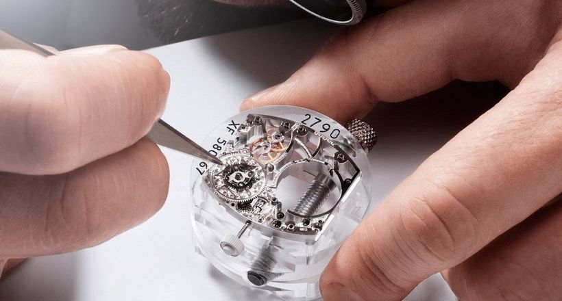 Cơ chế Tourbillon chính xác trong từng hơi thở của Vacheron Constantin
