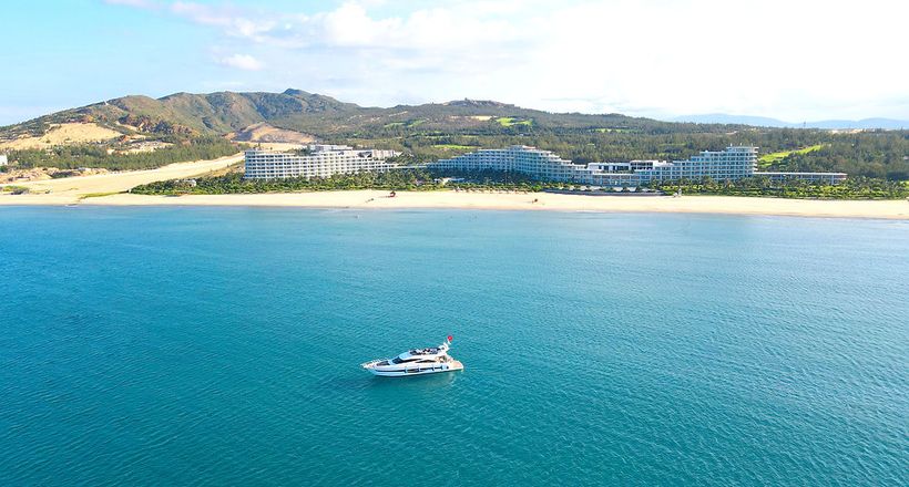 Tận hưởng dịch vụ du thuyền đẳng cấp của FLC Yacht Club trong mùa lễ hội cuối năm