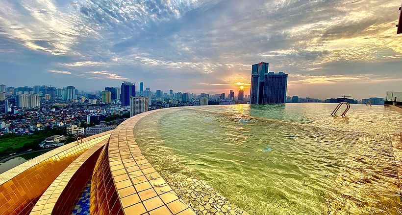 Nghỉ dưỡng tại khách sạn dát vàng độc nhất với Gói “Golden Staycation”