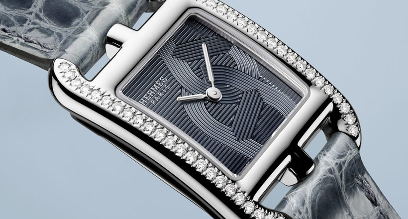 Hermès Cape Cod Chaîne d’ancre trang nhã với những hoa văn mắt xích đầy ẩn ý