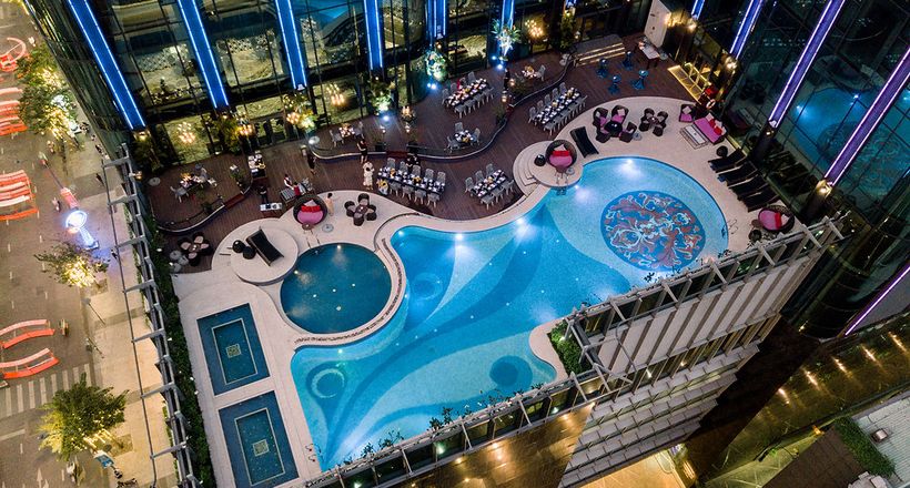 Tận hưởng tiệc hải sản xa hoa vào chủ nhật hàng tuần ngay tại The Reverie Saigon