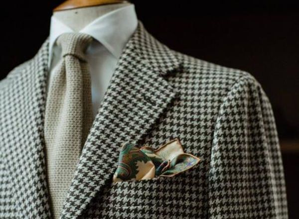 Nét trang trọng trong trang phục qua gam màu nóng và lạnh