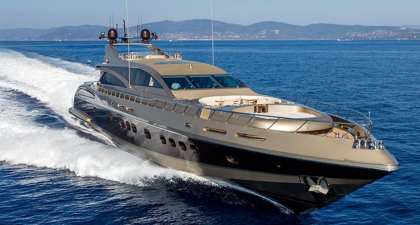 Du thuyền động cơ Genesis tái xuất với lớp sơn vàng ánh kim rực rỡ đẹp mắt