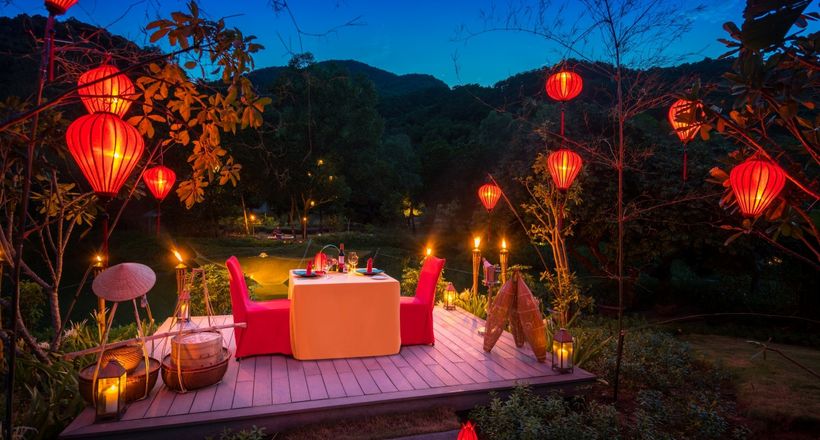 Tôn vinh 8/3, hàng loạt khu nghỉ dưỡng cao cấp tặng quà ưu đãi cho phái đẹp