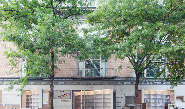 Art Gallery - Bảo tàng trong mối tương quan giữa hội họa và văn hóa đô thị