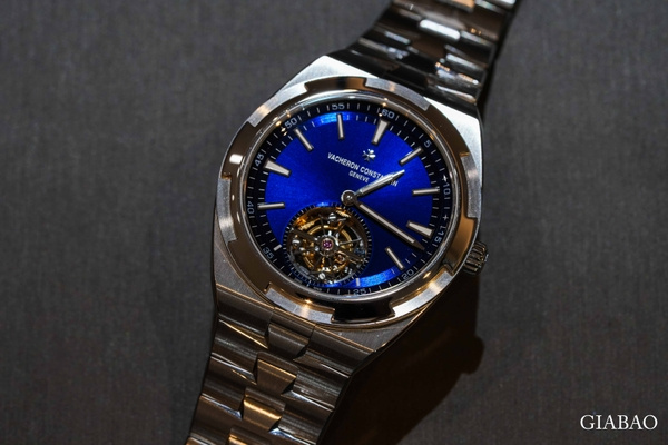 Cận cảnh đồng hồ Vacheron Constantin Overseas Tourbillon 6000V thép không gỉ