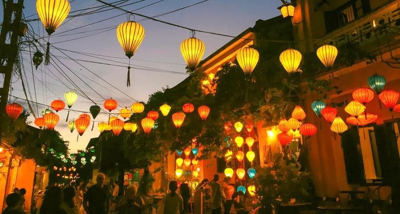 Những phố lồng đèn đẹp nhất châu Á sở hữu khung cảnh đầy lãng mạn