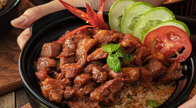 Cầm 60 nghìn đồng thưởng thức cơm thố ở TP.HCM được Michelin gọi tên