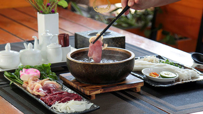 Phở bát đá Ngọc Sơn Palace Tinh hoa ẩm thực Việt