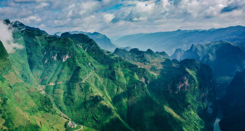 Vẻ đẹp siêu thực của Đèo Mã Pí Lèng - “tứ đại đỉnh đèo” của Việt Nam