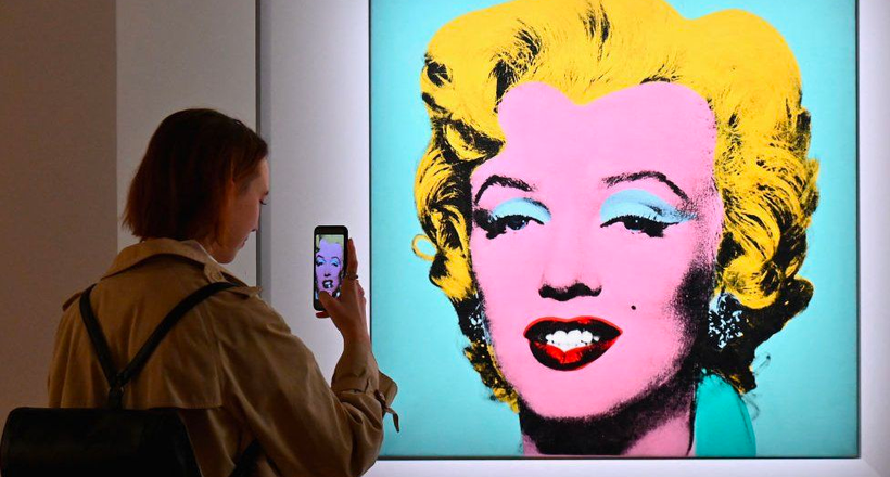 "Marilyn Monroe" mang về 195 triệu USD, kỷ lục mới của nghệ thuật đương đại
