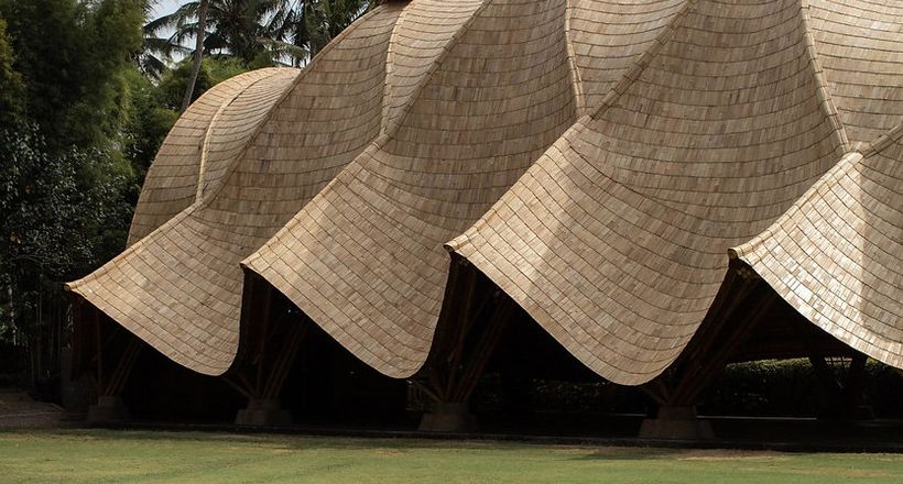 Ibuku tận dụng nguồn tre vốn có cho công trình giữa rừng rậm Bali