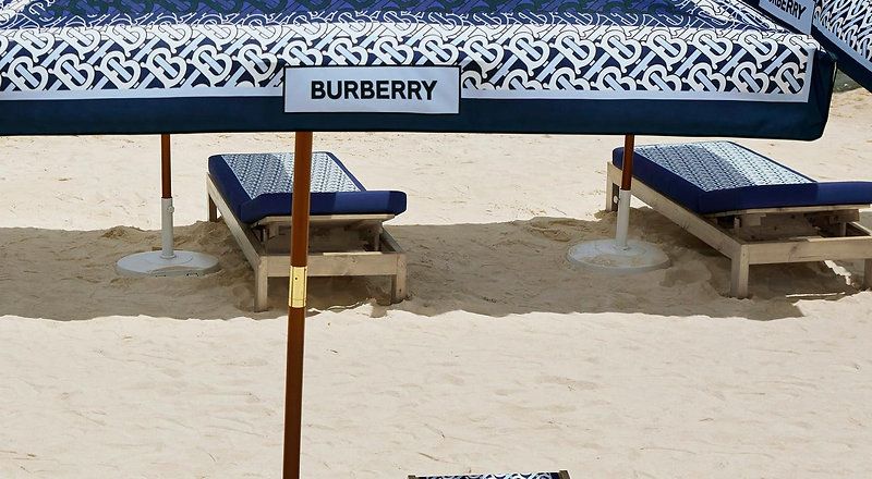 Burberry ra mắt toàn cầu chiến dịch và bộ sưu tập TB Summer Monogram