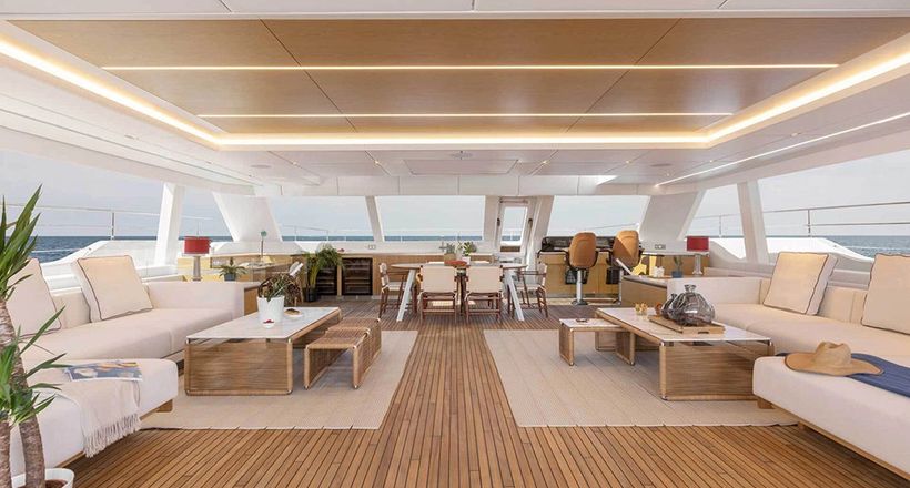 Du thuyền đôi Pronto sang trọng với nội thất lấy cảm hứng từ bãi biển nhiệt đới