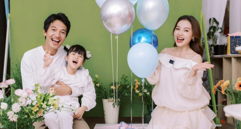 Ca sĩ Linh Phi sinh con trai