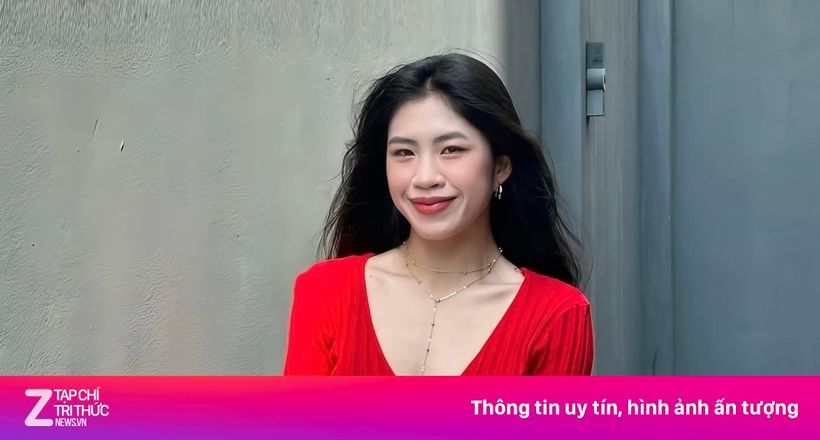 Gu ăn mặc trái ngược của các hot girl bóng đá
