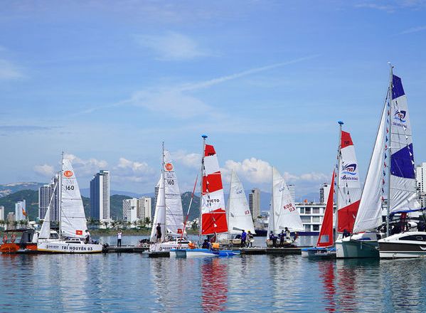 Mãn nhãn với các màn tranh tài tại Giải Đua thuyền buồm các câu lạc bộ toàn quốc