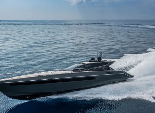 OTAM 70HT: Du thuyền cá nhân hoá dài 22 mét với hiệu suất mạnh vượt trội