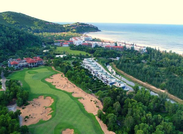 Khám phá những trải nghiệm quyến rũ trong và ngoài sân cỏ tại các sân golf Miền Trung