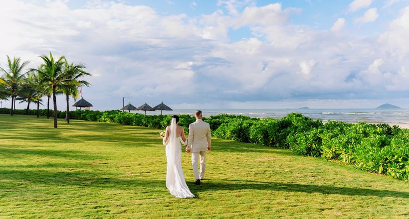 Trọn vẹn niềm vui ngày cưới cùng Renaissance Hoi An Resort & Spa bên bờ biển xanh