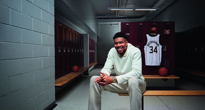 “Cú úp rổ” giữa Breitling và ngôi sao bóng rổ - Chronomat Giannis Antetokounmpo