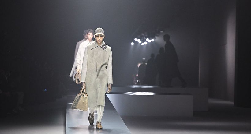 Mê đắm các thiết kế kết hợp công nghệ hiện đại của BST Fendi Thu Đông Nam 2022