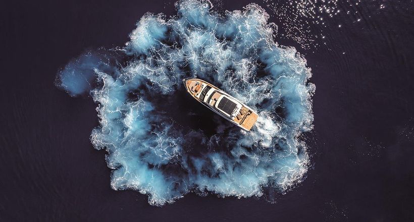 Absolute 60 Fly – Vẻ đẹp của ánh sáng xuyên qua những lăng kính kỳ diệu