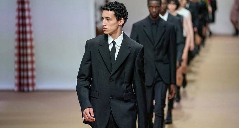 Prada Xuân Hè Nam 2023: Minimalism chiếm thượng phong ở lãnh địa thời trang