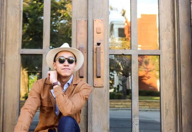 Tận dụng vẻ đẹp độc đáo của denim trong phong cách cổ điển