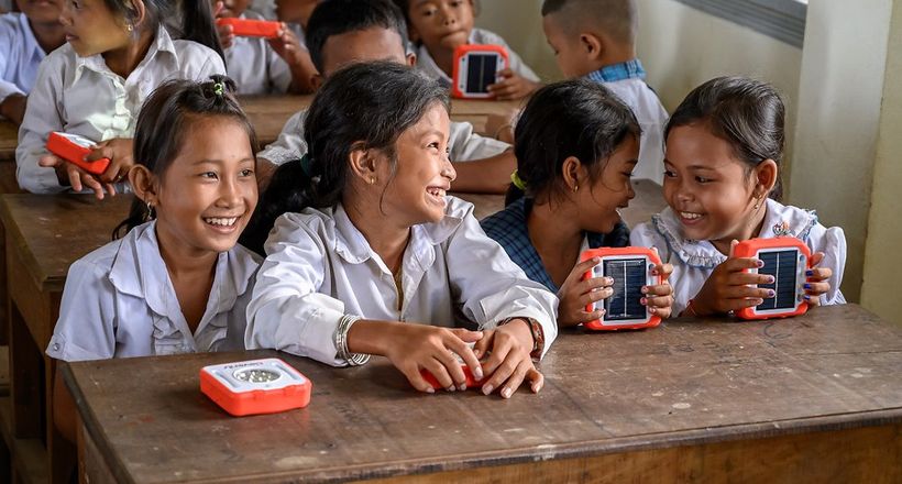 Capella kết hợp SolarBuddy thắp sáng tương lai trẻ em nghèo hiếu học