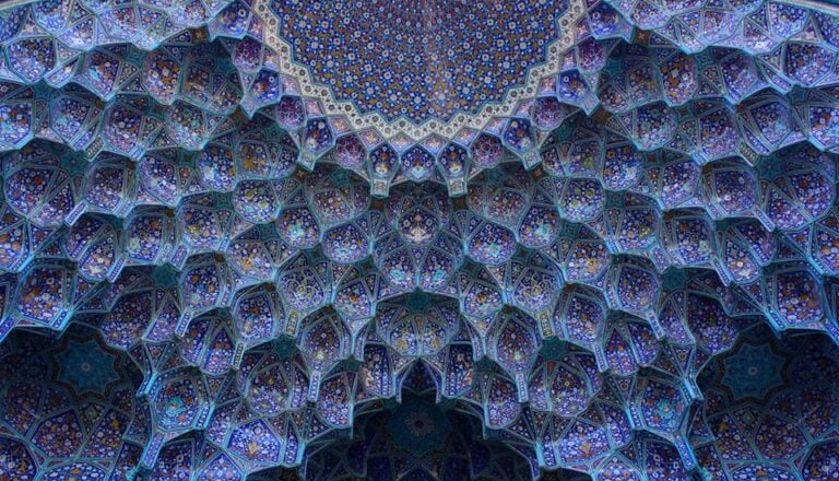 Turquoise - Sắc xanh đá quý ngọc lam huyền hoặc trong trái tim nhân loại