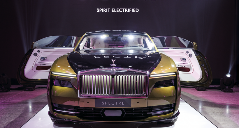Spectre - Mẫu coupé thuần điện đầu tiên của Rolls-Royce xuất hiện tại Việt Nam