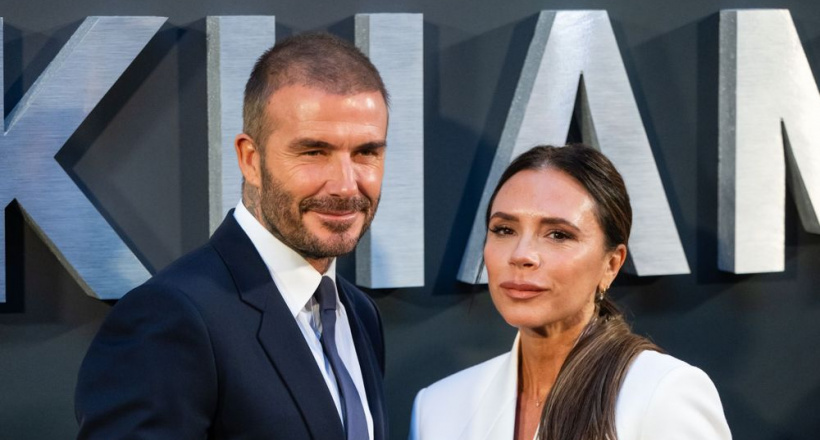 Lý do Victoria Beckham không bao giờ cười khi chụp ảnh