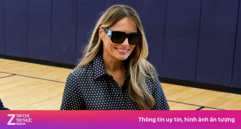 Vợ ông Trump mặc váy Dior cũ trong ngày bầu cử
