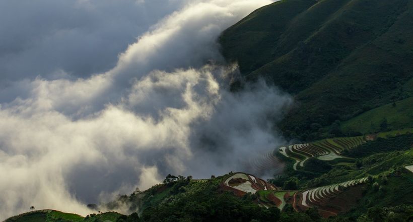 Tà Xùa-Núi rừng hùng vĩ trong làn mây khói