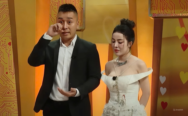 Show Vợ chồng son vấp tranh cãi