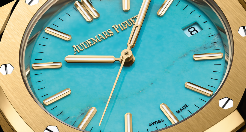 AP Royal Oak selfwinding mới với mặt đồng hồ bằng ngọc lam tự nhiên hiếm có