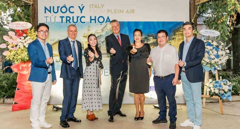 Triển lãm tái hiện nước Ý qua góc nhìn và kỹ thuật trực họa độc đáo của hai nghệ sĩ Việt