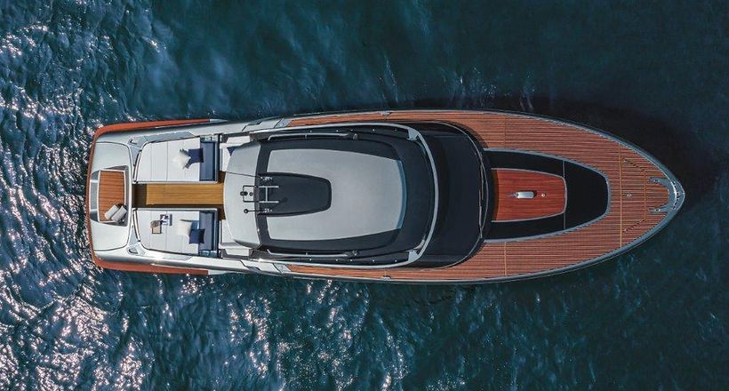 Phiên bản Dolceriva mới tích hợp mui cứng từ Tập đoàn Ferretti