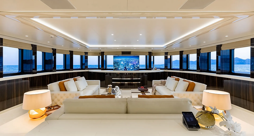 Choáng ngợp trước vẻ đẹp lộng lẫy của siêu du thuyền Soaring