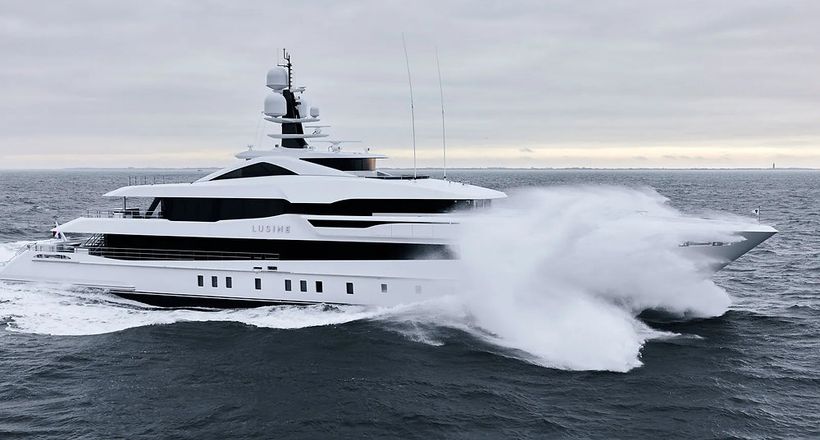 Vẻ đẹp trang nhã đậm chất biển cả của siêu du thuyền bọc thép Heesen-Lusine